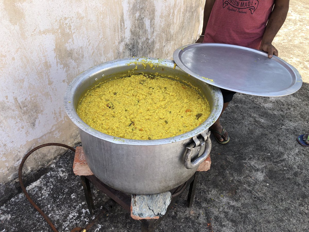 travellerspleas's tweet photo. Thank you @HemantSorenJMM @ranchipolice @DC_Ranchi  for giving us opportunity to serve .. we wl continue to serve 100-150 people everydaytill the lockdown period.... Thank you once again . https://t.co/u00VTZO668