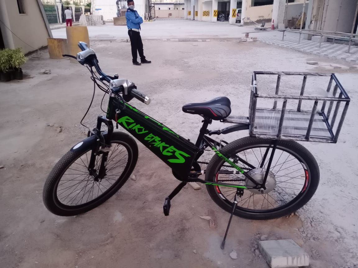 EbikesRiky's tweet photo. Riky Ebikes with expandable Cargo Rack. Now carry grocery as much as you want. 
Location:- Apex Golf Avenue, Sports City 1, Greater Noida https://t.co/xKUYC56bvy