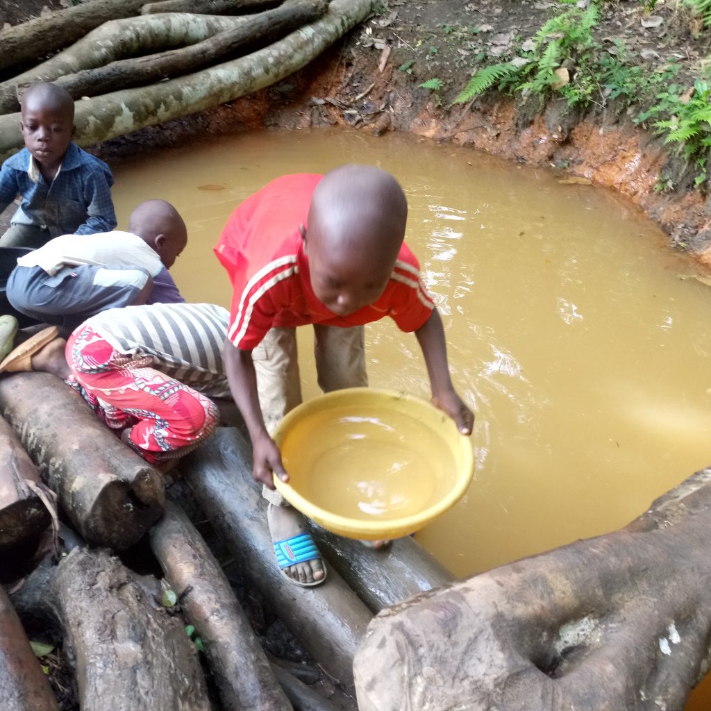 shumascameroon's tweet photo. SHUMAS’ response to water crisis https://t.co/Aioiycjgil https://t.co/OqhdGq2nxT