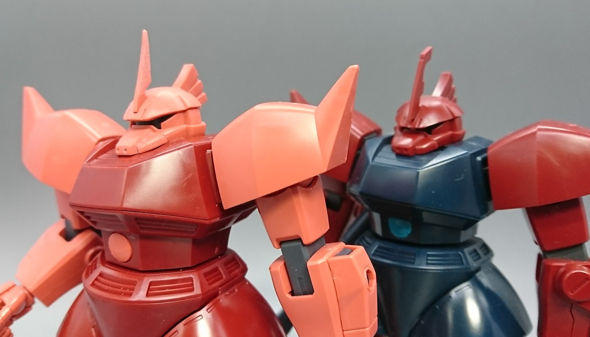 しもん Hguc シャア専用ゲルググ の顔を整形してみました いっぺんやってみたかったんだよねhgのゲルググ好みに改造するの 鼻はランナータグ1枚で幅増し 鼻筋をフラットに 丸みのある頭部を少し面出しして三面構成っぽく アンテナは延長 Gフレームの