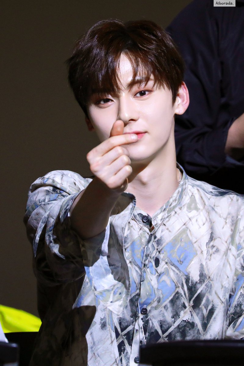 Alborada089's tweet photo. 190510 비트로드 팬싸 #민현 #황민현 #Minhyun #HwangMinhyun #뉴이스트 #NUEST 

하트뿅💕 https://t.co/Z5e2rof5ec