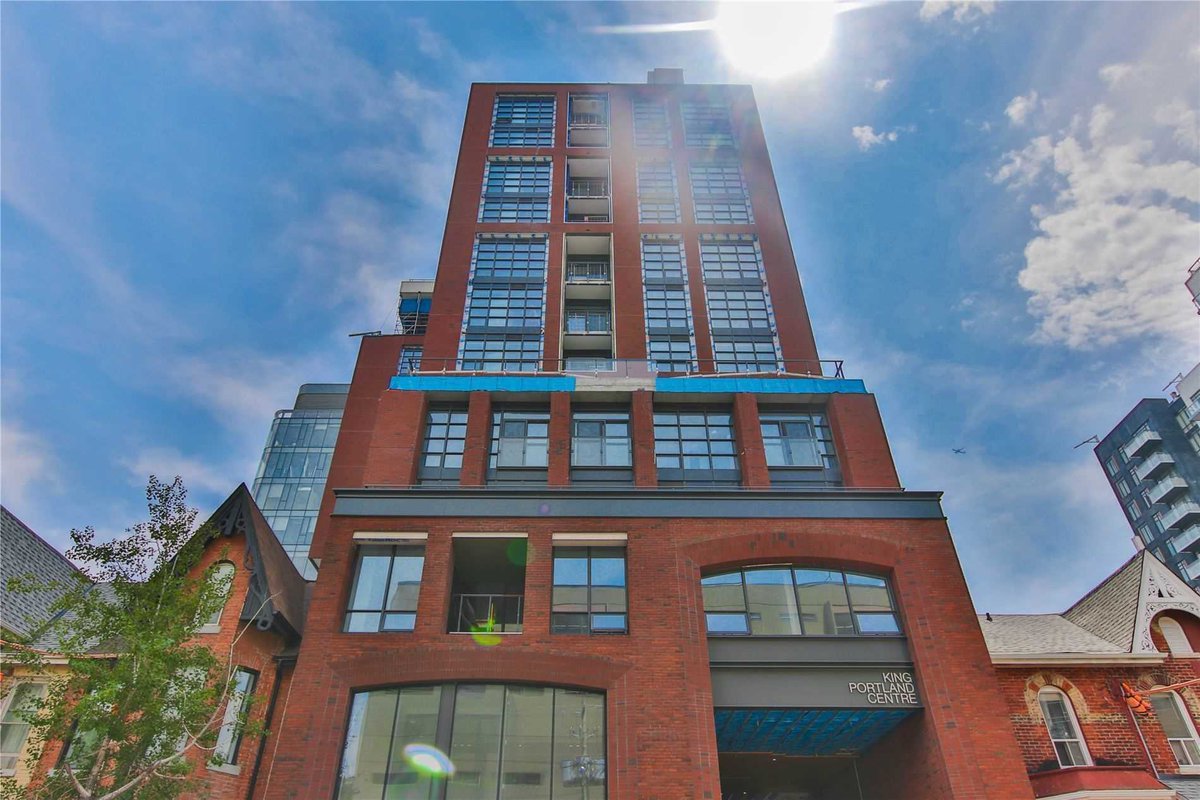 adeelwaris83's tweet photo. New Listing! $3,600.00, 2BR, 2BA, #602 501 Adelaide St, Toronto, ON M5V 1T4, Full Details https://t.co/wKClZrmQ5l https://t.co/ajo6b96bAy