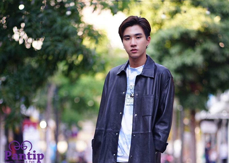 Rung1312's tweet photo. เห็นหน้าเต็มๆก็ชื่นใจล่ะ😆🖤
#KDPPE
#PerthTanapon https://t.co/rFDoHAynZ2
