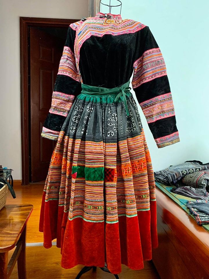CraftTaybac's tweet photo. Vintage tribal Hmong women natural traditional set with embroider of Hill Tribe
#decorhome #hmongclothes #hmongdress #ethnicdress #tribalclothes https://t.co/2eZji6Oqvs