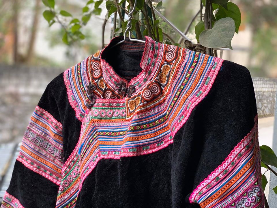 CraftTaybac's tweet photo. Vintage tribal Hmong women natural traditional set with embroider of Hill Tribe
#decorhome #hmongclothes #hmongdress #ethnicdress #tribalclothes https://t.co/2eZji6Oqvs