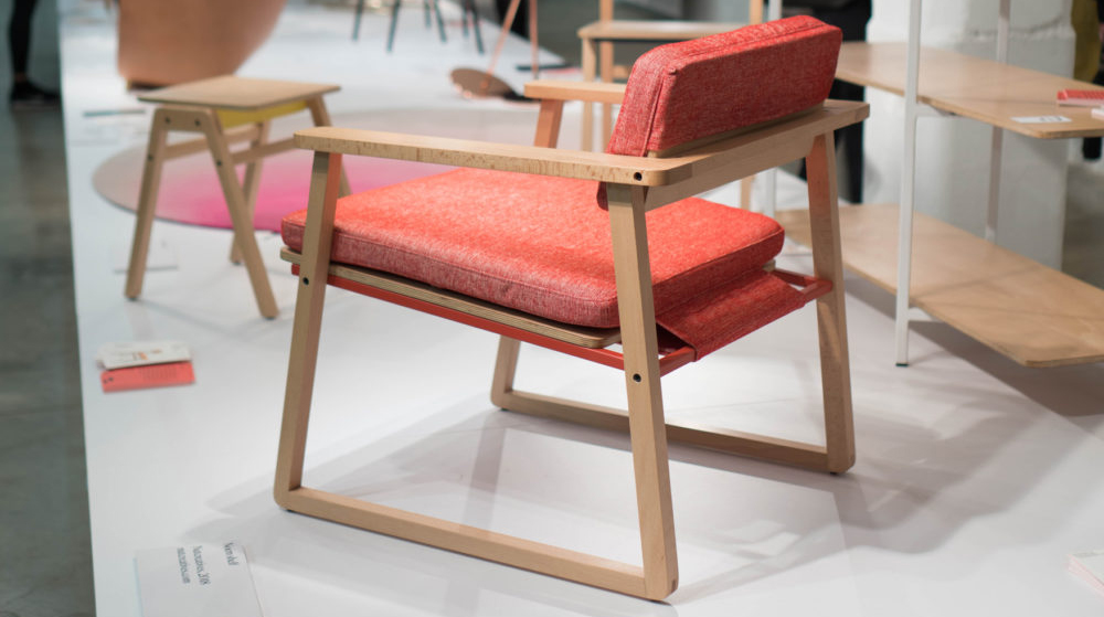 ¡Nuevo ponente confirmado en nuestro ciclo de masterclass online! Mañana a las 19h, Àlex Jiménez de <a href="/Nutcreatives/">Nutcreatives</a> nos hablará del proceso de ecodiseño de su butaca "NOEM Carl", mención en los Premios Cataluña de Ecodiseño 2019. Apúntate ya: bit.ly/3dNayhh. #GetReadyTo