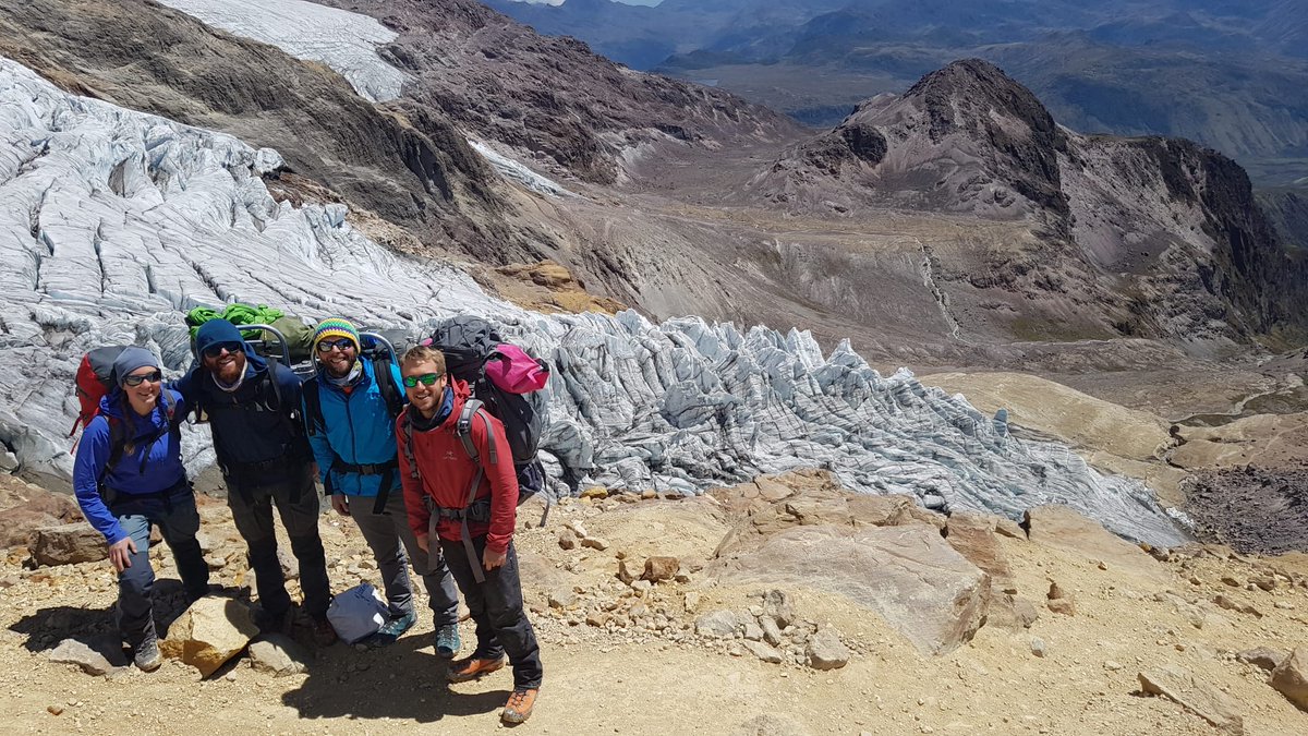 EPFL_en's tweet photo. The #VanishingGlaciers team studies the microbes living in glacier-fed streams, here in Ecuador. Keep in touch with their stories on https://t.co/9ilFBkhFQ2 and https://t.co/Q9LI4dqaQc #EPFLOutThere @epflENAC https://t.co/uppNjkQK0y