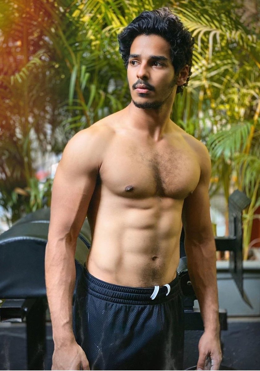 HitssEntertain's tweet photo. The handsome @ishaankhatter is giving us some fitness goals in this time of lockdown😍
Follow @HitssEntertain for regular entertainment updates
#ishaankhattar #dhadak #shahidkapoor #fitnessmotivation #bollywoodactor #entertainment #boxoffice #hitssentertainment https://t.co/qLBKvnAtuj