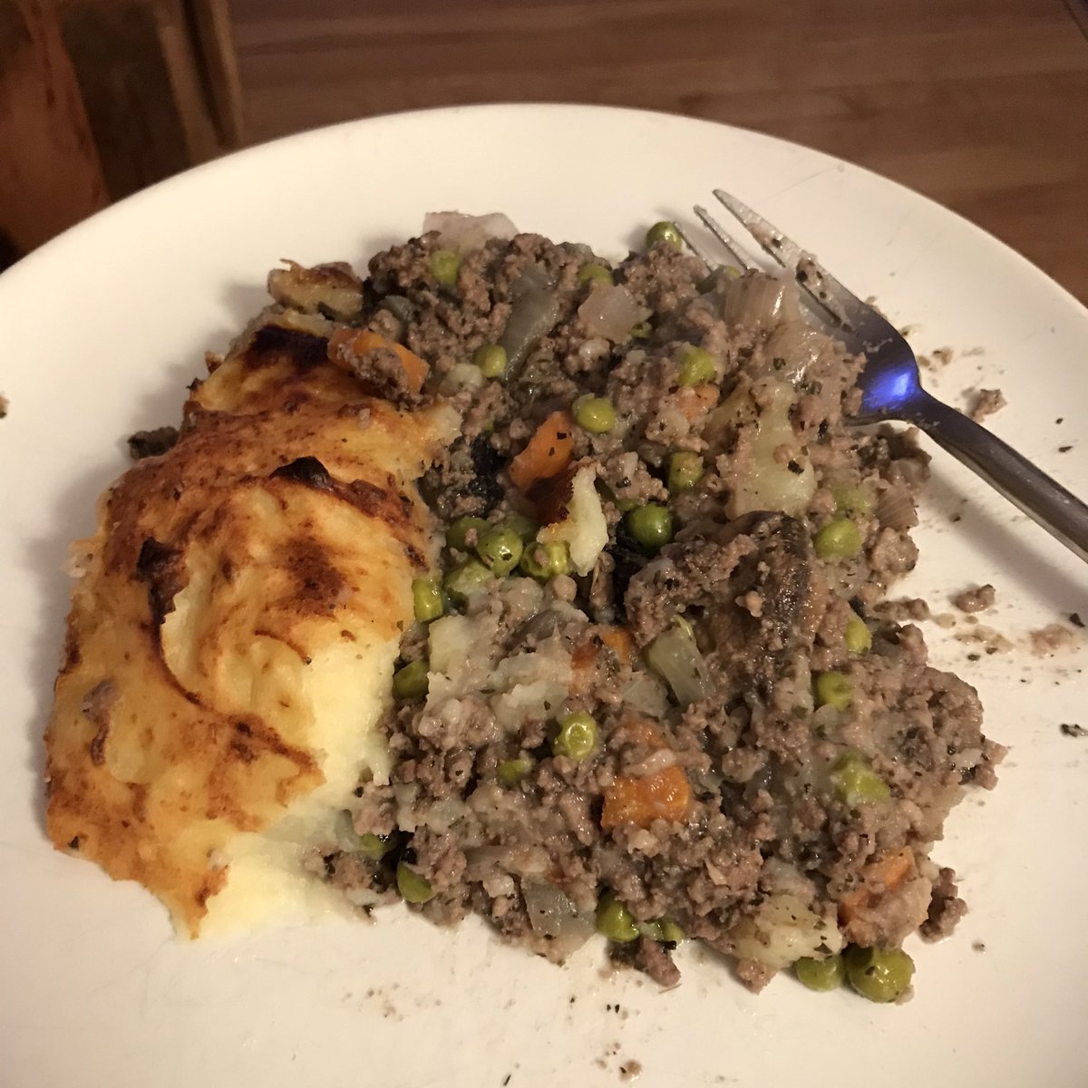 LucyOnionsAuth's tweet photo. A certain little 🦄 helped me cook a shepherds pie the other day. She prepped all the veg (supervised), started the cooking off. I must say, the result was delicious! Thanks for your help, Molly! 😘 #letsgetcooking #kidsandcooking #littlechef #stayinstaysafe #StayAtHome https://t.co/sBTGGG7FuP