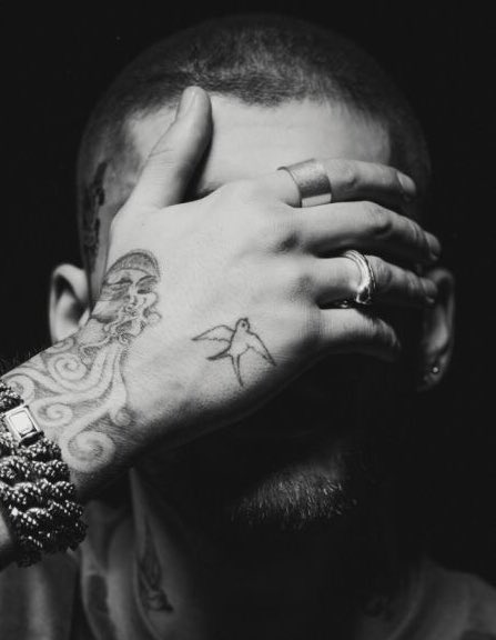 SlimxBreezy's tweet photo. Decided when things settle down I’m finally gonna get tatted.

- “Just smile back” down my wrist
- A Zayn-esque bird on my hand
- And trace a heart my dad drew in one of my birthday cards 🖤 https://t.co/aycAT2ozE6