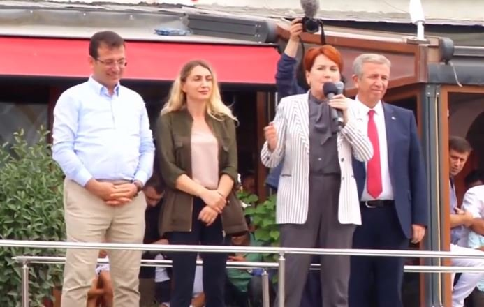 tcbuyuksehIr1's tweet photo. İyi Parti Genel Başkanı Meral Akşener 3 maaşını İstanbul Büyükşehir Belediyesine, 3 maaşını Ankaara Büyükşehir Belediyesine bağışladı. https://t.co/JnH8tIwin9
