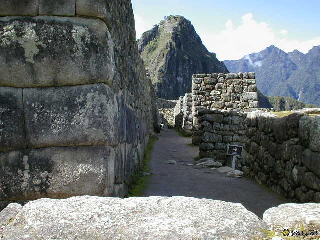 Info_SapaInka's tweet photo. #Machu Picchu

#Sicht aus dem #Wirtschaftsdistrikt neben dem großen #Hauptplatz in #MachuPicchu auf den #Huayna Picchu im Hintergrund. 
Im Vergleich zum #sakralen Distrikt sind hier die #Steine wesentlich gröber behauen.

https://t.co/WkZ2HycEVm https://t.co/3H8UVTd1Fs