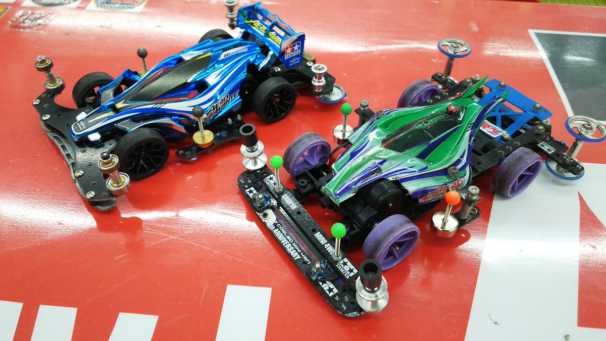 ひーちゃん 万年中級者 仕事が早く終わったので スナモコジマでvzとfmvzシェイクダウン それにしても1番と 2番 どっちが良いんだろう ミニ四駆