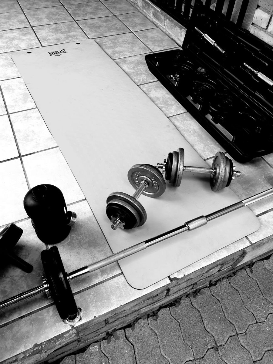 thee_zee's tweet photo. Oh yes morning shift for #FetchYourBody2020 #HomeWorkOut #BicepsAndBack & #ChestAndTricep https://t.co/427IlNdahG