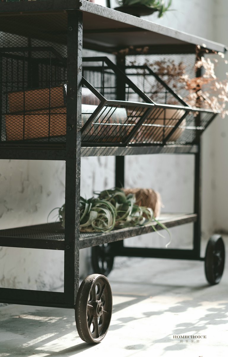 FZHomechoice's tweet photo. I am SO thrilled with my vintage find today, a black vintage industrial vibes trolley.#upcycle #mynestandburrow #myhyggehome #nestandthrive #diningroom #howivintage #howihome #reclaimed #industrialstyle #cornersofmyhome #lightinspired #allthepinks #metaltrolley #ceramiclover https://t.co/vcsK15p7Ui