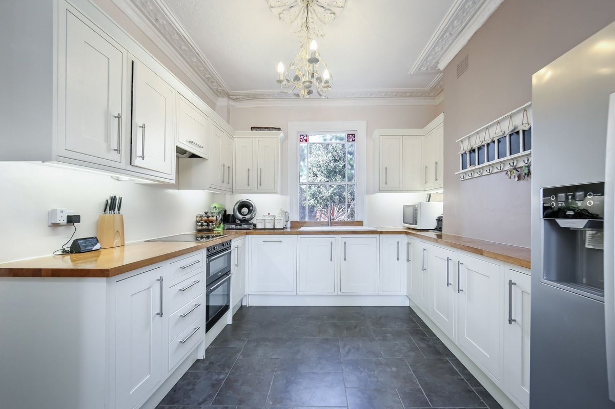 lt_worcester's tweet photo. Victorian terraced property comprising of kitchen,  W.C, utility area, reception, 1 bed with Balcony, bath, 2 further beds &amp; garden. transport links nearby Bow Road, Bow Church &amp; Mile End stations.
visit https://t.co/luRbLVPiOP #ForSale #London #Property #E3 https://t.co/r3SOd1G7Wa