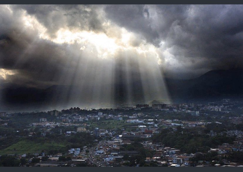 SandraFiguero's tweet photo. Hoy de cumpleaños mi linda #SanCristobal un poquito golpeada, pero pronto volverá a ser la ciudad más hermosa de #Venezuela La ciudad de la Cordialidad 🤗 #OrgullosamenteGocha #Tachira #Andina #FelizCumpleaños #SanCristóbal https://t.co/TwN3kLUWYZ