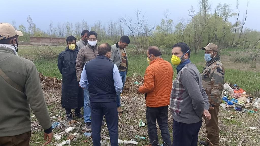 DC Ganderbal along with officers from Municipal Council Ganderbal, Tehsildar Ganderbal Visited Bus Stand Beehama Ganderbal.
<a href="/wanimajid14/">Wani Majid</a> <a href="/EhsaanYousf1/">Ehsaan Yousf</a>
