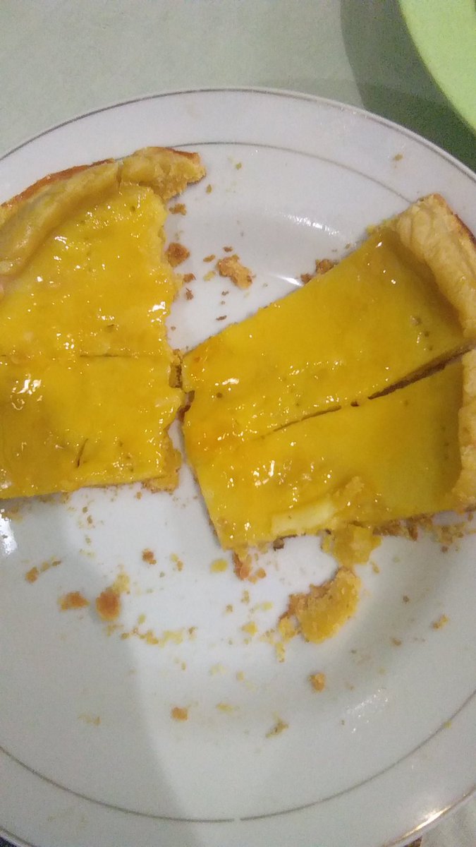 yepxhan's tweet photo. Me making this pie milk need burned with teflon,until my skinn😭.but the results not dissapointed.what's ur cook today ?
#milkpie https://t.co/xeiHbdg1Mh