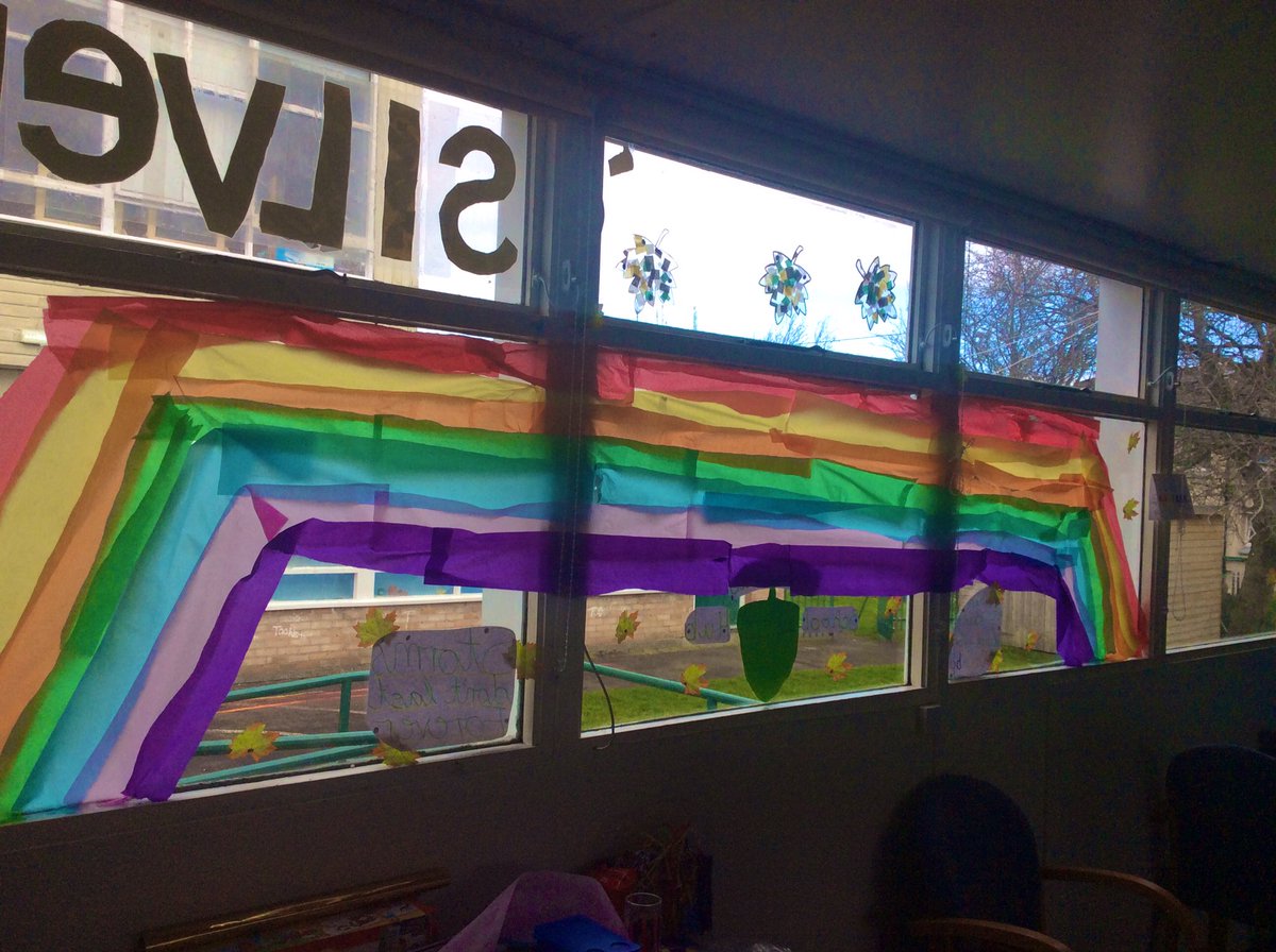 Woodlands_Edin's tweet image. Today at the #HubSchool we made a #rainbowsofhope #rainbowwindow 💚🌈🌳