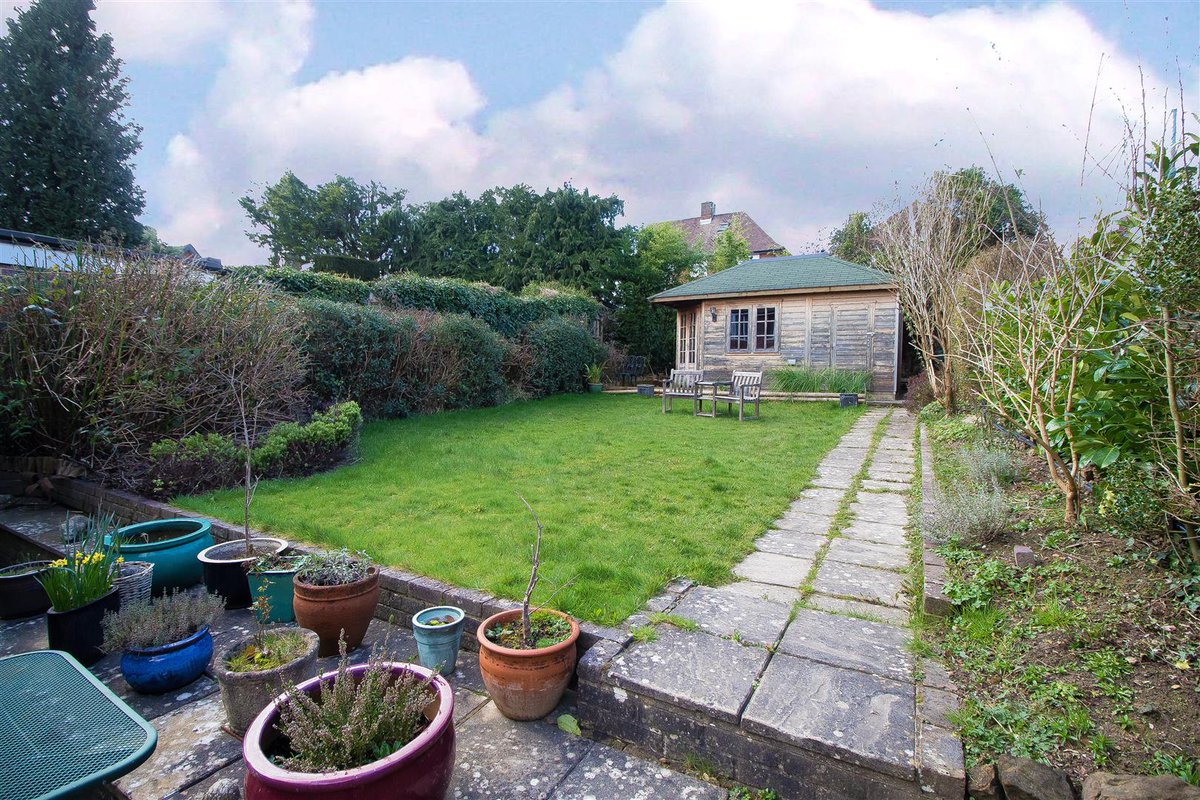 TRADITIONAL TURNER A delightful 1930's 'Harold Turner' character family home with 'Garden Studio', situated on the popular 'College Road' - ideally located for the mainline station and sought after primary schools. Chain free.

psphomes.co.uk/Property/Detai…