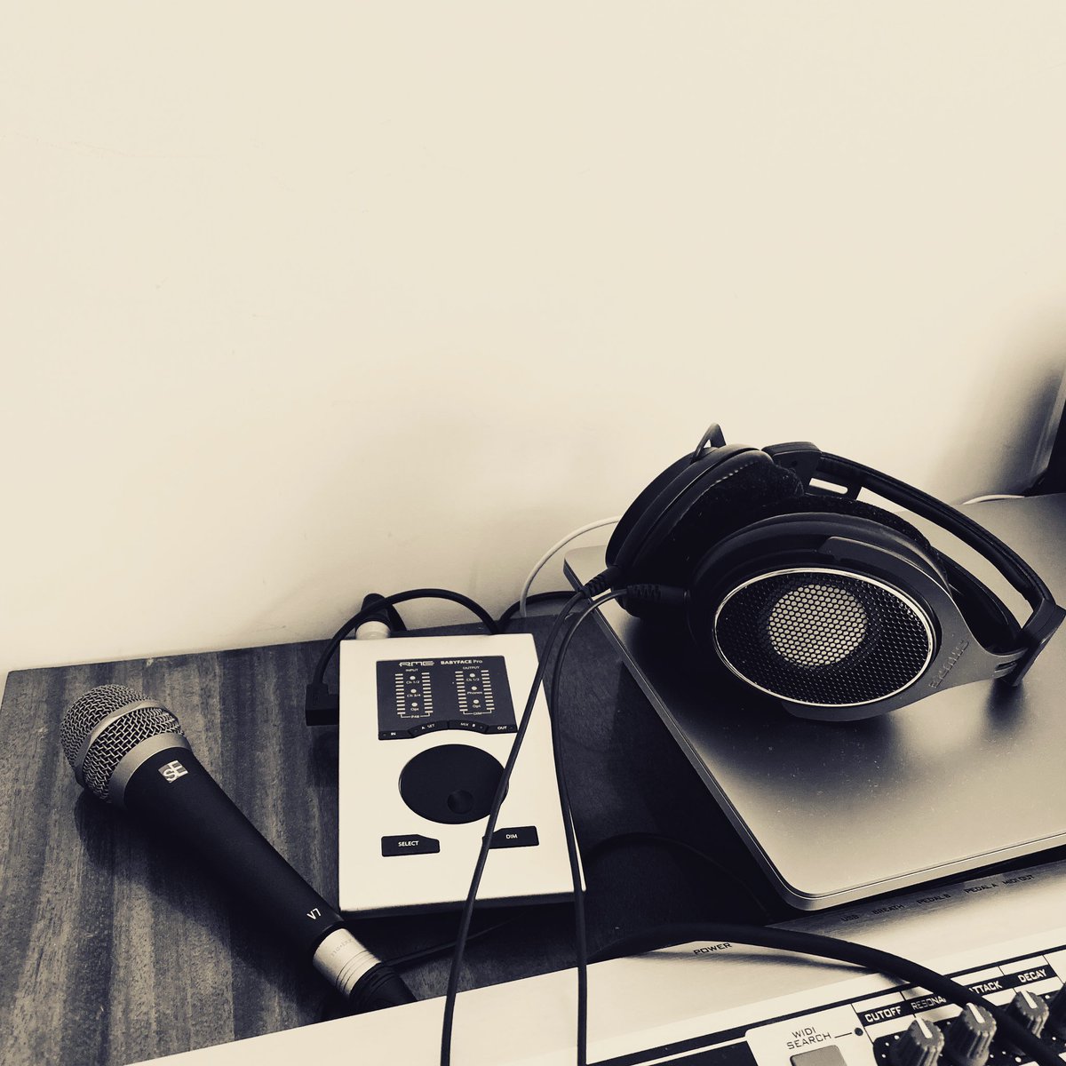 _NiKo_Music_'s tweet photo. We are working for new music from home
Our studio for this quarantine is:
💿 MacBook Pro
💿 RME Babyface Pro
💿 sE Electronics V7
💿 Shure SRH1840
#stayathome 

#niko #recording #studio #rme #rmebabyfacepro #sev7 #seelectronics #shure #shureheadphones #shuresrh1840 #music https://t.co/0C85UAXck5