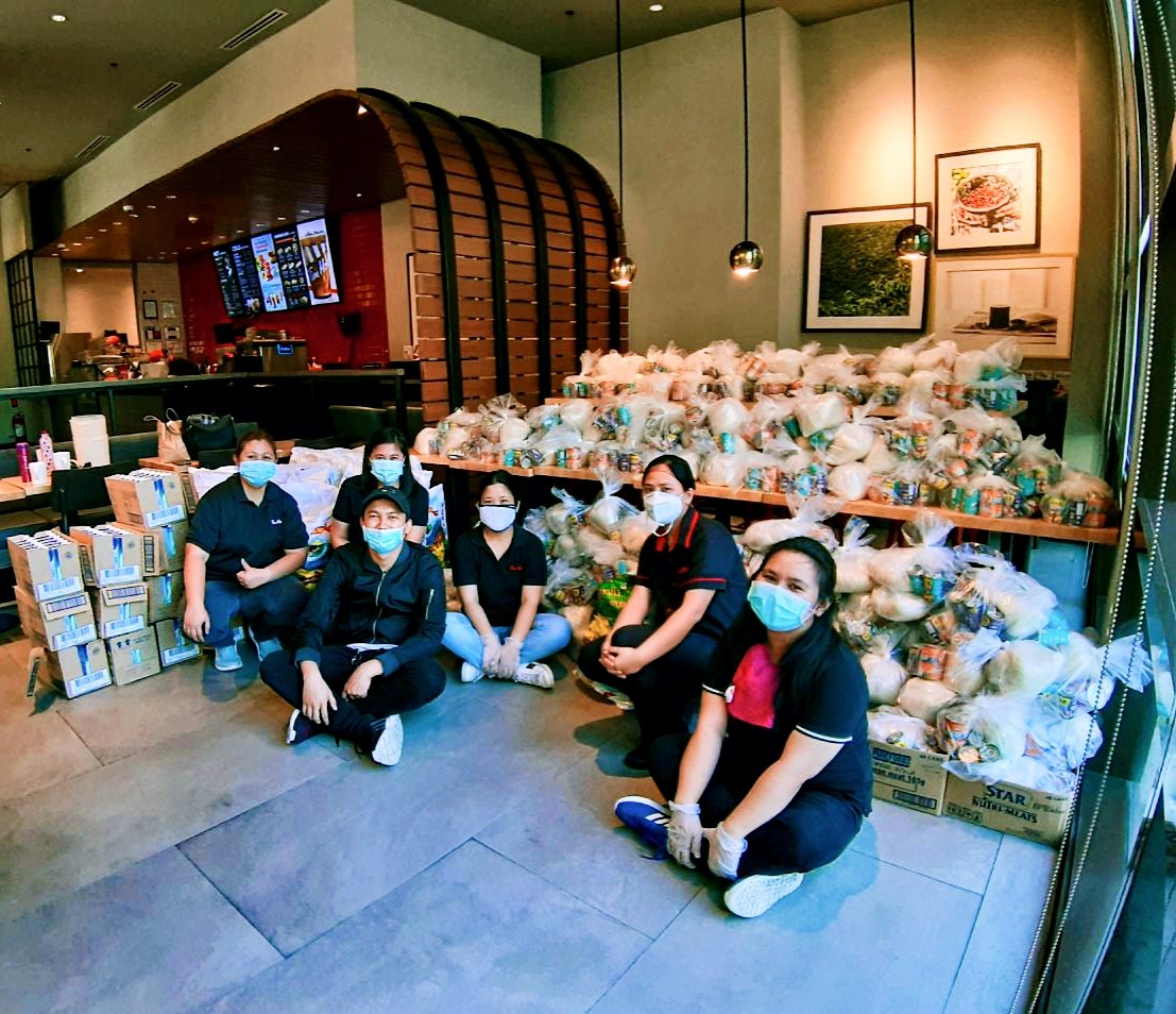 lawrencium03's tweet photo. Relief operation at Alabang Muntinlupa - β
Thank you Tim Hortons! π #TimsCaresPH #TimHortonsPH #TeamHR https://t.co/GpkrX8Sjj8