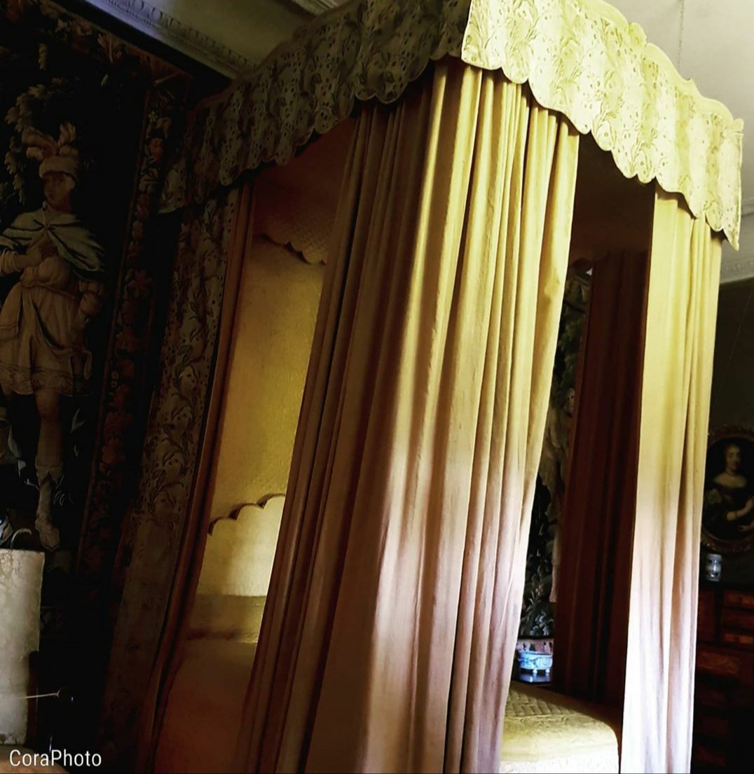 WachslerC's tweet photo. Les chambres du Château de Grignan 😍

Les lieux qui dégagent de l'histoire, j'aime tellement ça ! https://t.co/kz6qarl2Gk