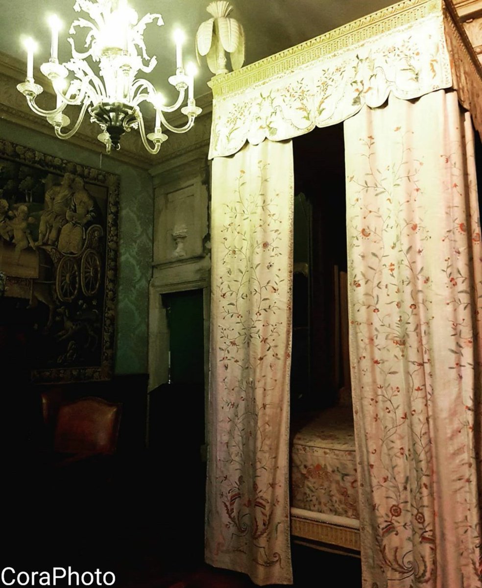 WachslerC's tweet photo. Les chambres du Château de Grignan 😍

Les lieux qui dégagent de l'histoire, j'aime tellement ça ! https://t.co/kz6qarl2Gk