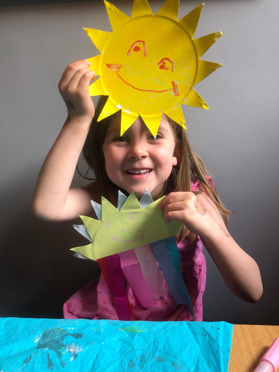 LEdstrand's tweet photo. @MissMitchellPG @MrsAdamsonPG We started off the day to make make lots of suns for our rainbows. https://t.co/GtJ8D4zw1d