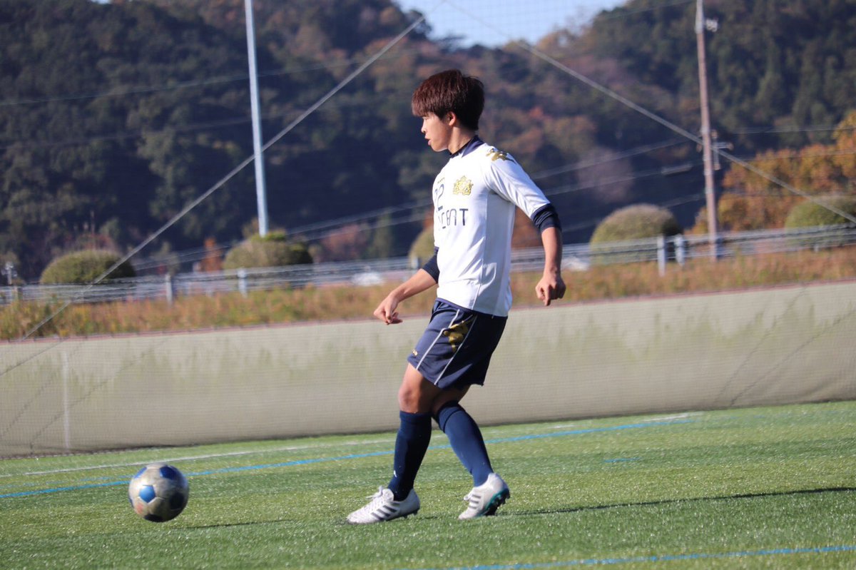 Luceat2012's tweet photo. 【幹部紹介】
Luceatの副会長！
#22  ���江悠斗
Luceatのミスター文武両道📝
将来有望なエリート薬学部生💊
わからない問題があったらいつでも答えてくれる塾講師！
豊富な運動量と堅実な守備が持ち味の
両サイドを駆け抜ける器用なSB！
朝食は毎日バナナ1本を食べるというお猿さん的一面もあるらしい🍌 https://t.co/ofQ4bKFcxb