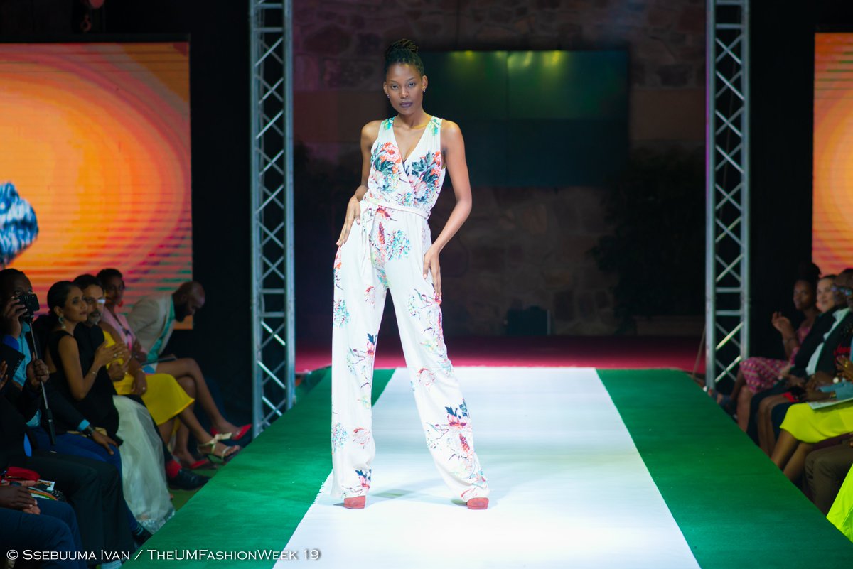 Agence_Umuringa's tweet photo. Jessica on runway at #TheUFW2019 in Papino Creations from Senegal.
M.U.A: Linka Make Up
Photographer: Ivan Ssebuuma
#theumfashionweek2019 #burundiDrapeau du Burundi #burundi #burundifashion #burundifashionweek #fashionweek #runway #models #runwaymodel #scoutmodel https://t.co/7OgPVBoUUC