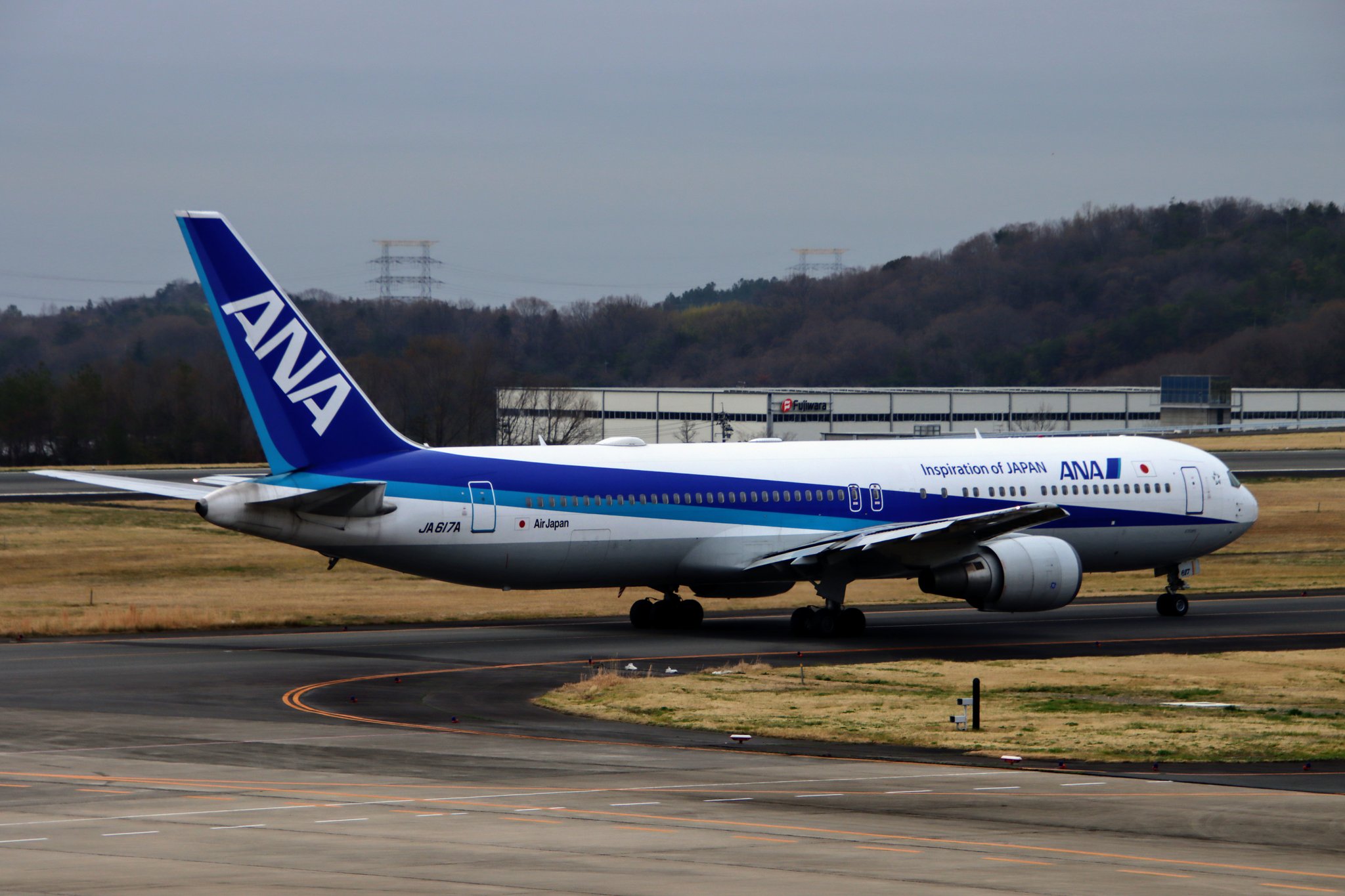 ニヤン 航空 鉄道垢 Ana 全日本空輸 ボーイング 767 300er Ja617a Nh652便 東京 羽田 For Tokyo Hnd 67 300er型機はエアージャパンとの共通事業機です 3 31 岡山空港 岡山桃太郎空港 Okayama Airport Okj Rjob Ana 全日空 エアー