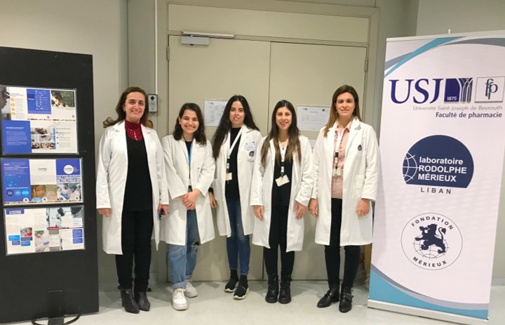 MerieuxFdn's tweet photo. A la demande du Ministère de la Santé du #Liban, le Laboratoire Rodolphe Mérieux de l'@USJLiban participe activement au diagnostic du #COVID19
Nous soutenons le Liban dans sa riposte face au COVID-19 avec le renforcement du diagnostic par le don de kits de détection du #SARSCoV2 https://t.co/FffAKkjkoU