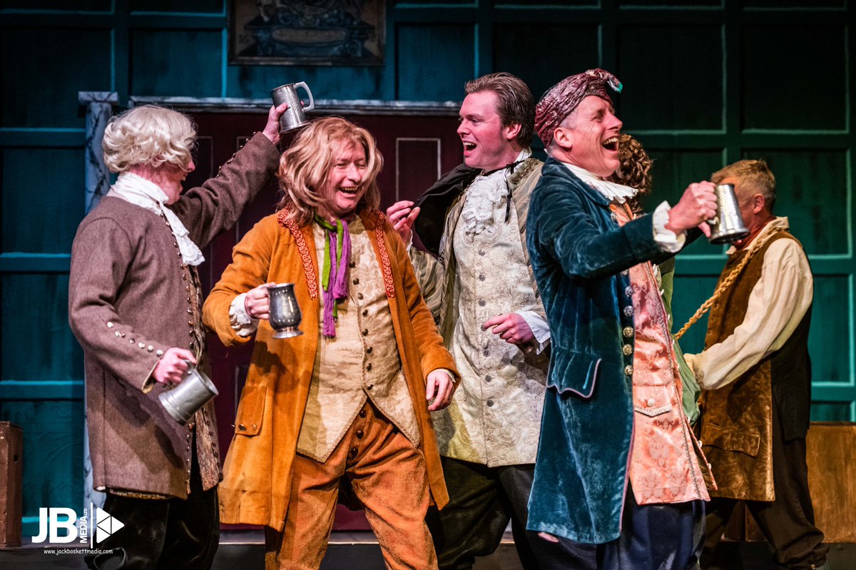 Actual footage of everyone in the UK getting together for drinks the moment we are all back to normal... #wecandothis #staysafe #stayinside #cotswoldplayers #cotswoldplayhouse #nellgwynn #dressrehearsal #postponeduntilseptember #stroud