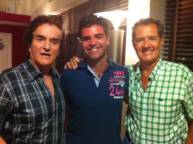 timmyropero's tweet photo. Desde q Manolo y Ramon grabaron en su cd”El penúltimo del DD”mi canción”Un beso por favor”he estado muchas veces con ellos.Y os aseguro q pocos artistas tienen tan buen alma y corazón!Así q GRACIAS x ese #Resistiré ¡Orgulloso de vosotros!❤️ 
@ramonarcusa @FansDuoDinamico https://t.co/7pZTClq5Wq