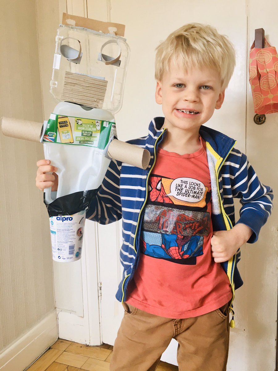 Junk modelling is fun... look at my robot Mrs Craig! <a href="/yberllandeg/">Ysgol y Berllan Deg</a> #blwyddyn1 #Branwen