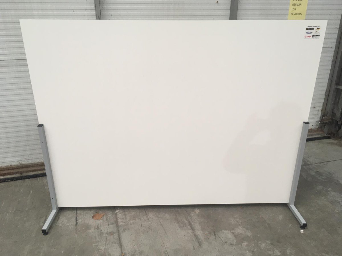 Hoy hemos entregado en el #HospitalSanPedro 80 biombos como estos que hemos fabricado seis empresas, las riojanas, #lacadosPIRESA, #maderasOJEDA, #arteydiseñoenmetal, <a href="/Escala_SA/">Escala</a>, #IMI y la multinacional <a href="/GrupoFinsa/">Finsa</a> para separar camas. En #tiemporécord con una #enormeilusión