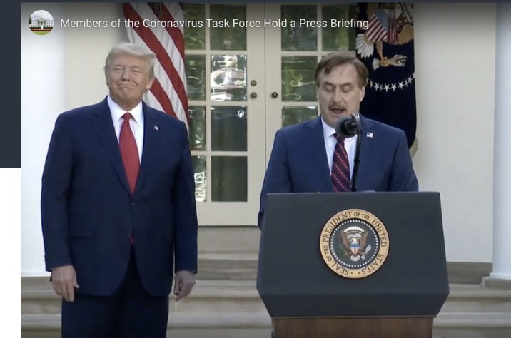 slpng_giants_fr's tweet photo. Un annonceur maintient ses pubs sur #FoxNews dans l'émission d'#Ingraham, raciste notoire qui se moque des victimes d'une tuerie de masse d'école.
#Trump le récompense en le laissant faire sa pub dans sa conf de presse sur le #COVID19 !
#PrimeALaHaine #Nawak #FixAdvertising https://t.co/XCESJb54gs