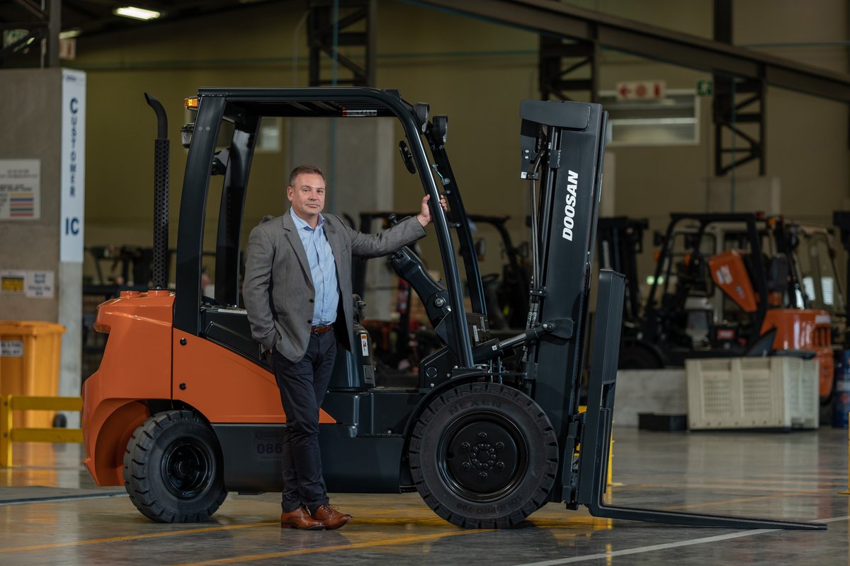 Cecil Oates appointed new MD of @ForkliftCompany. 
#materialshandling #forklifts @thegoscorgroup 
crown.co.za/capital-equipm…