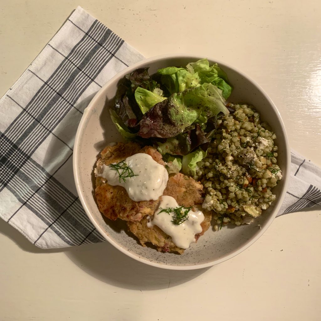 this is artichoke ‘fish’ cakes with vegané dill aioli and a rip-off of the alimentari moghrabieh pesto salad