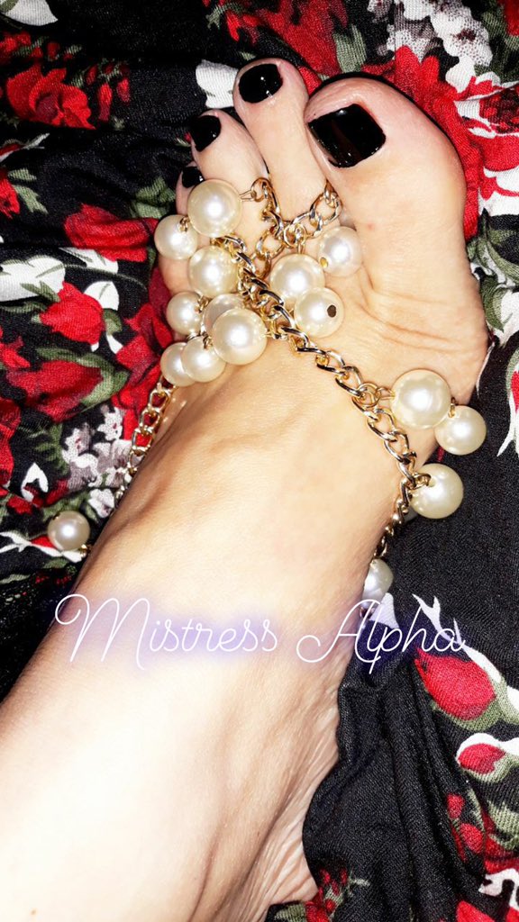 mistressalpha1's tweet photo. Buongiorno inutili vermi e patetiche troiette👣✨

#feet #footfetish #mistress #femdom 
@FemdomItalia @betacuckvirgin @MelaniaSlave92 @davide_schiavo2 @rt_feet @find0m @findomitalia https://t.co/ao3DJszFbq