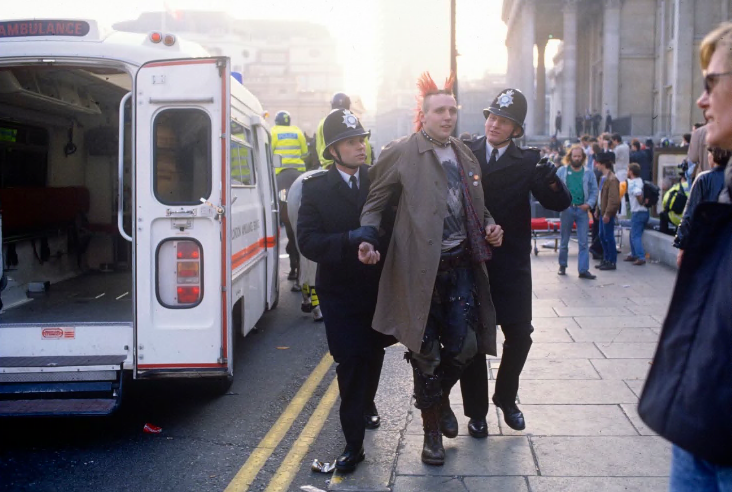 NewsUKArchives's tweet photo. 30 years ago Chris Turvey was on assignment for #TheToday newspaper in #TrafalgarSquare to capture the #polltaxriots as protestors clashed with #Police across #London To see more from this set visit our Insta page here: https://t.co/U14j8YNBgK #1990 #PollTax @TimesPictures https://t.co/QG1SnegtaF