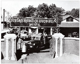 They decide to call-off the milk supplies to Bombay. Milk Commissioner and Dara Khurody (later built Aarey Milk Colony) came & said, ‘He wears a Gandhi topi. How is he going to handle this milk business? Tribhuvandas led the formation of a milk cooperative in Kaira in Dec 1946.