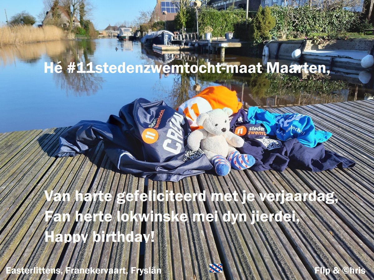 chrislittens's tweet photo. Hé hardlopende #11stedentochtzwemmer @mvdweijden , vanmorgen sleepte die grijze praatjesmaker mij een steiger op in #Easterlittens #Fryslân, ik moest poseren voor jouw verjaardagskaart. Dat heb ik graag gedaan, ga jij nu maar taart eten met die 3 dames van jou! Doei #Flipislief https://t.co/kxfTCY7JYm
