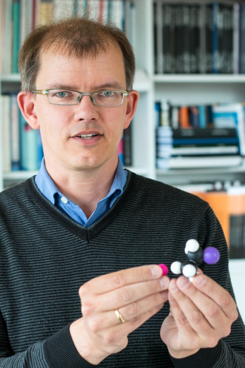 uniinnsbruck's tweet photo. Einer der heute verliehenen Advanced Grants des @ERC_Research geht an den Physiker Roland Wester. Er und sein Team erhalten dadurch in den nächsten fünf Jahren bis zu 2,5 Millionen Euro für ihre Forschung. #ibktwit #intirol https://t.co/PLR2v34YPs https://t.co/o91XqqUlTf