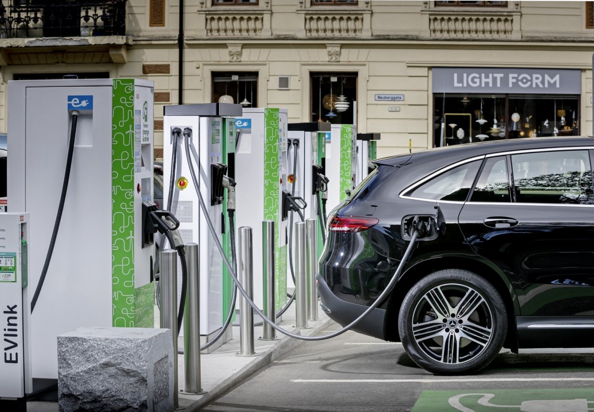 LeaseResult's tweet photo. VZR vraagt aan kabinet of de 8% bijtelling voor elektrische auto verlengt kan worden. https://t.co/SSwSTdlOLC https://t.co/OOQX0jmpF7