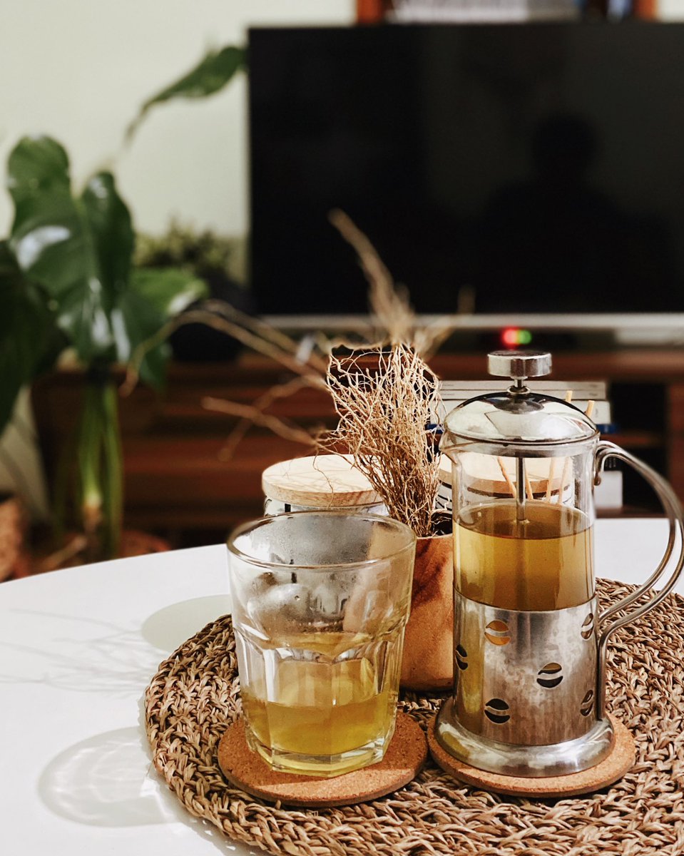 nisrinadhiya's tweet photo. Menu cemilan yang tepat
saat di luar hujan deres :
Bakso kuah hasil eksperimenku
Kroket keju dari mba @Pashatama
Wedang empon-empon bikinan
@Madariyanhadi π₯Ίπ
#snackathome #stayathome https://t.co/eQbAto16A3