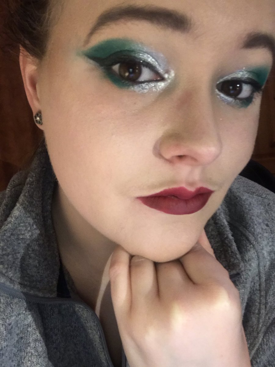 voodooqueen__'s tweet photo. Did four looks inspired by the Hogwarts houses from Harry Potter ( @jk_rowling ). Actually quite proud of them ❤️💙💚💛 https://t.co/5U7NvUZQzU