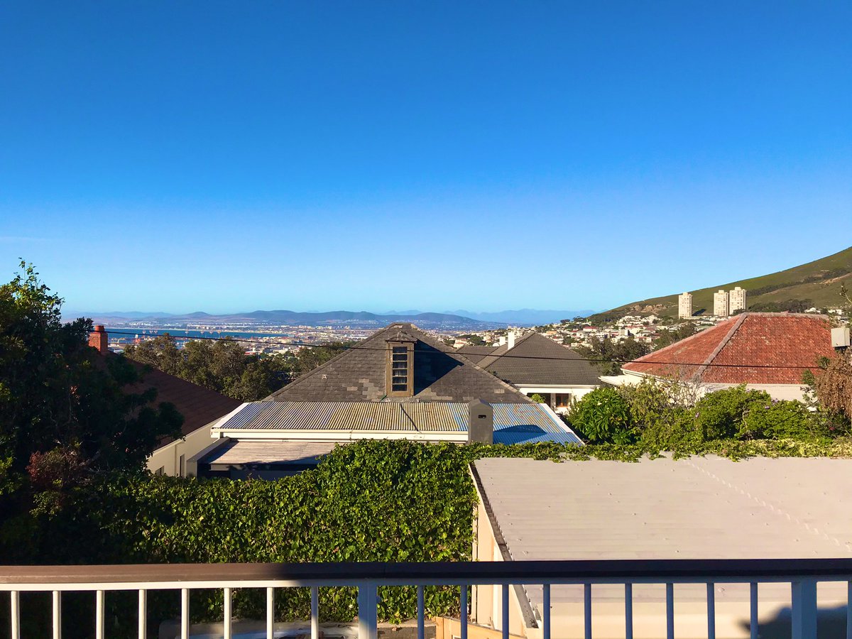 moegmida's tweet photo. How wonderfully clear the skies are .. Everything We do affects our Earth 🧚🏼♀️ #Day5 #lockdown #capetown #lesspolution #Corvid19 #ClimateChange #climatechangeisreal @GretaThunberg https://t.co/BrPZHUyyx7